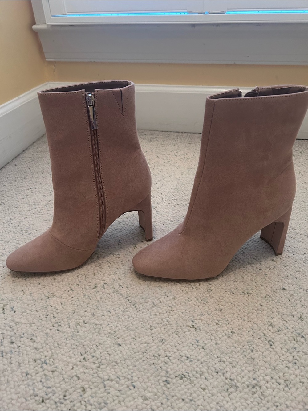 Qupid Women's Faux Suede Ankle Boots in Taupe new in box